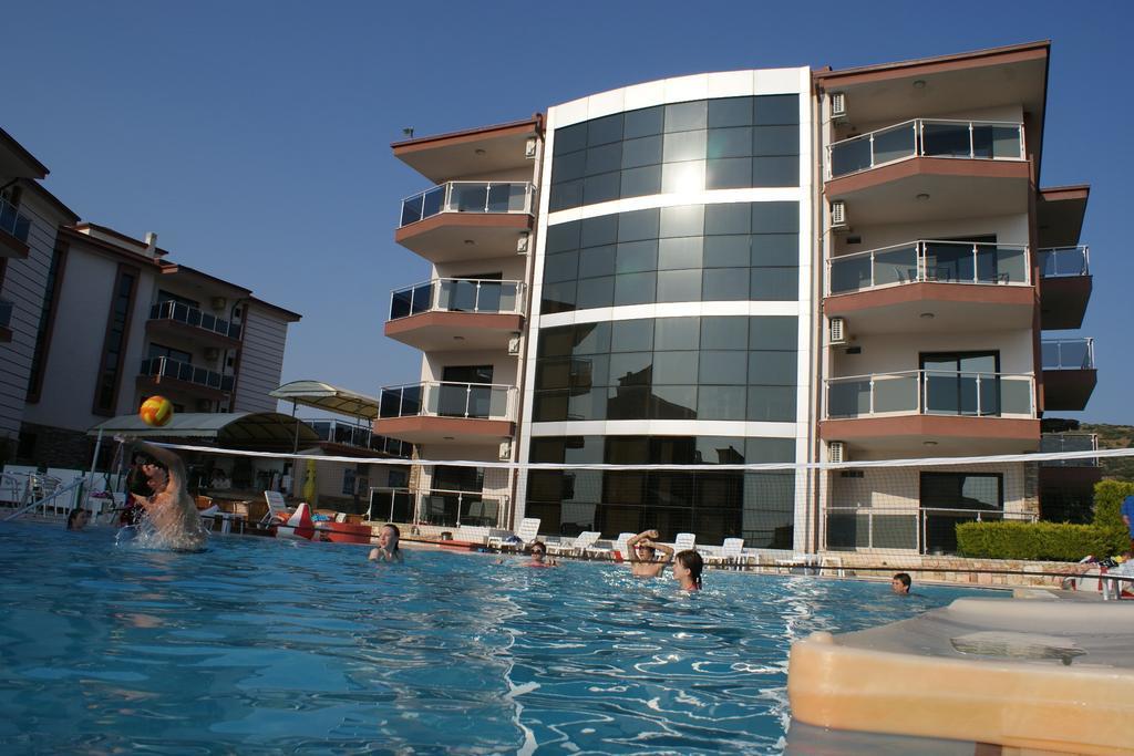 Whispering Sands Aparthotel 3*